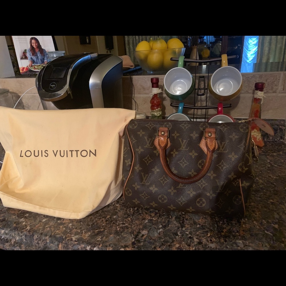 Authentic Speedy 25 Louis Vuitton purse.